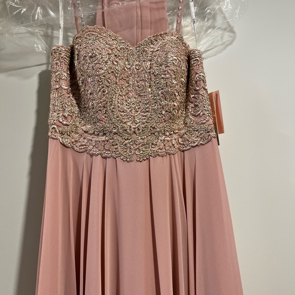 Full length gown - Picture 3 of 8